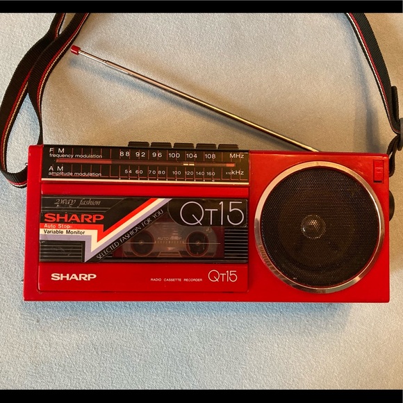 Vintage Mid-1980s Sharp Red Boombox Model Qt15R - AM/FM Cassette Player - Picture 3 of 14